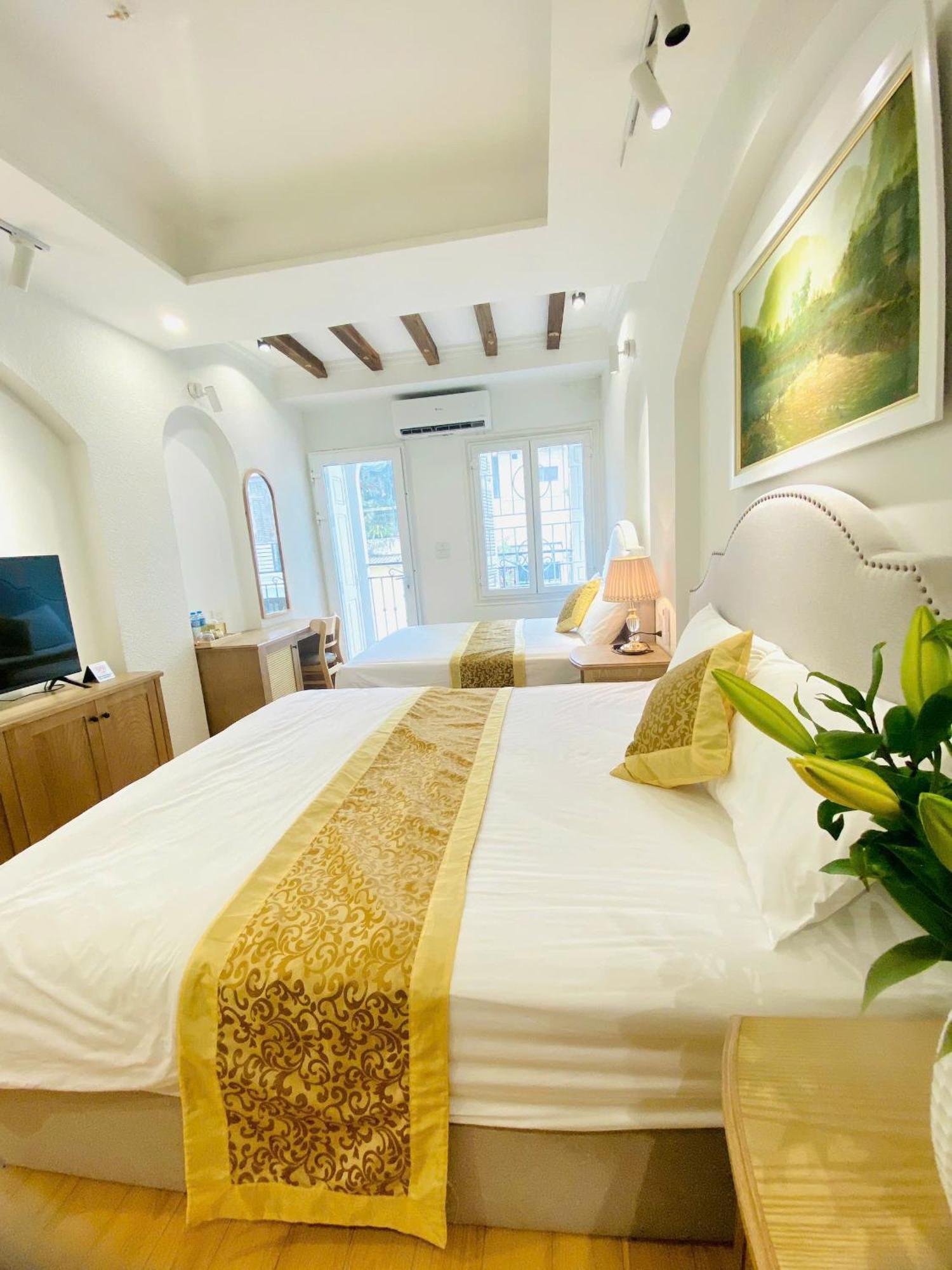 La Mandarina Hotel & Travel At 13 Hang Hanh Street Hanoi Esterno foto